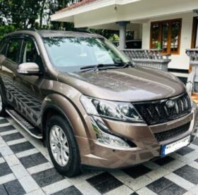 Mahindra XUV 500 W10